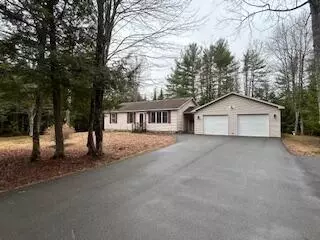 135 Ten Rd, Bradley, ME 04411