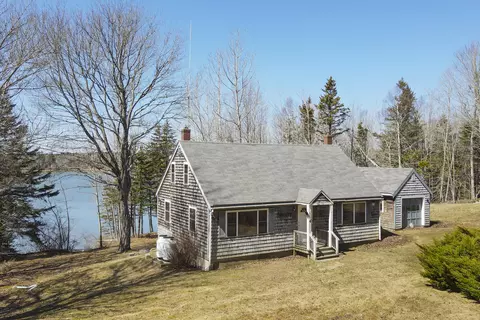 519 Island Ave, Spruce Head, ME 04859
