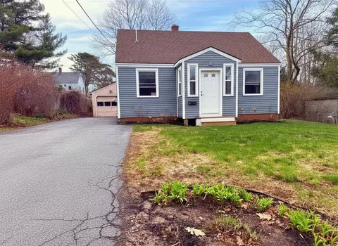 32 Longfellow Dr, Cape Elizabeth, ME 04107