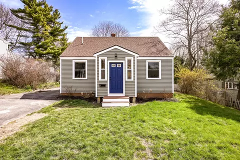32 Longfellow Dr, Cape Elizabeth, ME 04107