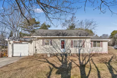 408 Gray Rd, Falmouth, ME 04105