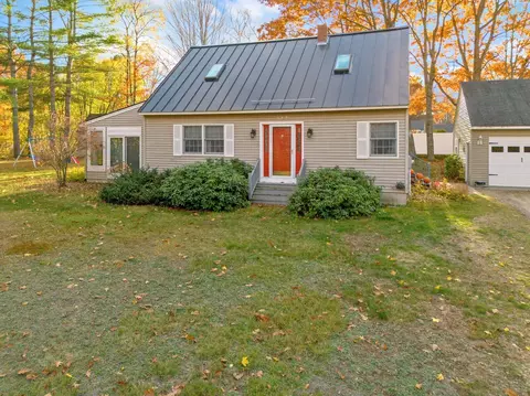 137 Barlen St, Farmington, ME 04938