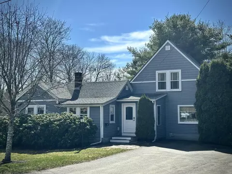90 Pearl St, Camden, ME 04843