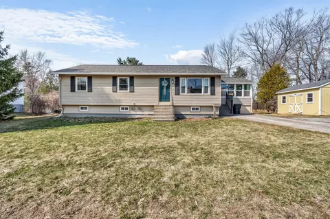 66 Lucille St, Auburn, ME 04210