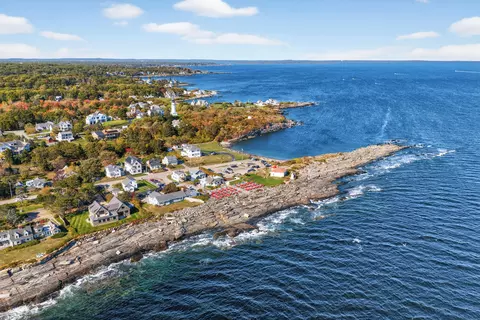 202 Two Lights Rd, Cape Elizabeth, ME 04107