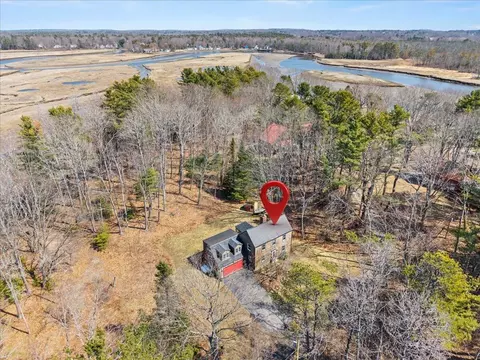 104 Winnocks Neck Rd, Scarborough, ME 04074