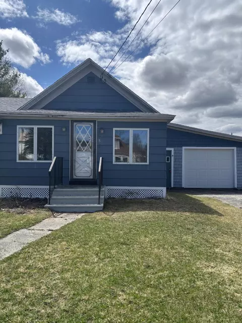 8 Maynard St, Washburn, ME 04786