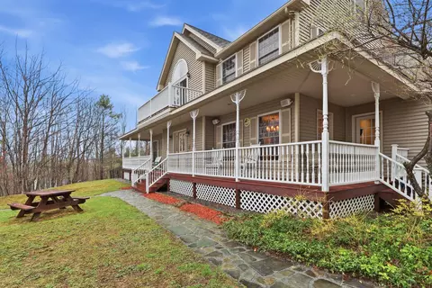 111 Daggett Dr, Raymond, ME 04071