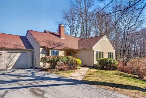 1 Wildwood Dr SW #1, Cape Elizabeth, ME 04107