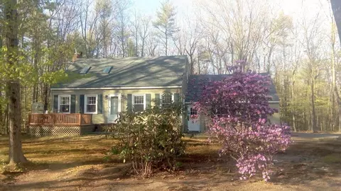 11 Gloria St, Gorham, ME 04038