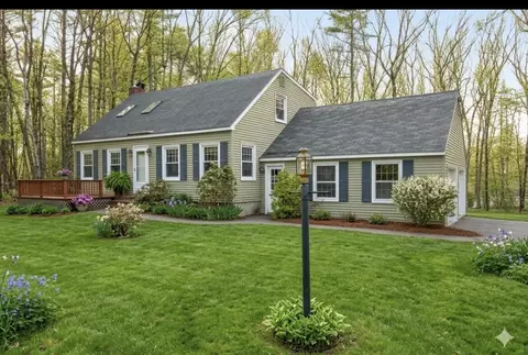 11 Gloria St, Gorham, ME 04038