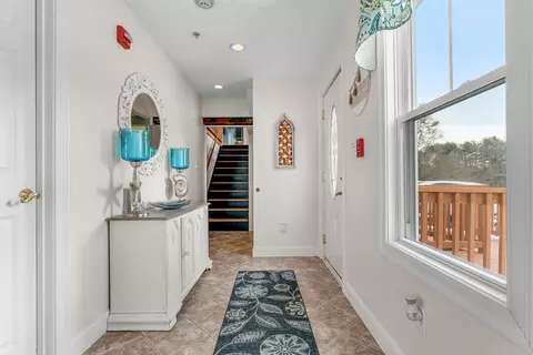 Entry Way - 525 Post Rd, Wells, ME 04090 photo 2 of 8