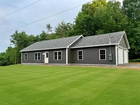 13 Glenview Dr, Sabattus, ME 04280