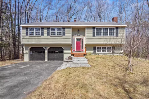 2 Birchcroff Ln, Saco, ME 04072