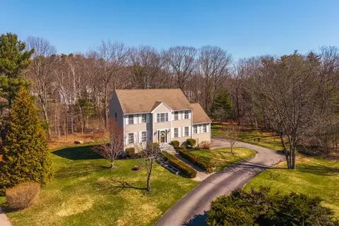 7 Cove Lndg, Kittery, ME 03904