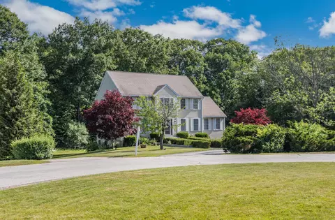 7 Cove Lndg, Kittery, ME 03904