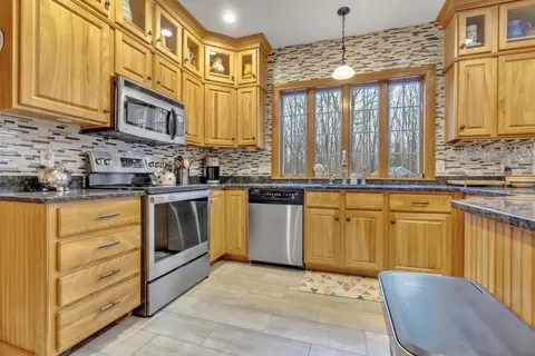 Kitchen - 30 Rebecca Rd, Ogunquit, ME 03907 photo 2 of 2