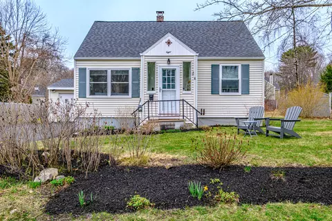 8 Meadow Way, Cape Elizabeth, ME 04107