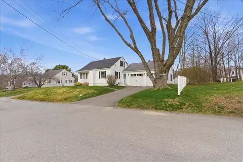 15 Grover Rd, Cape Elizabeth, ME 04107