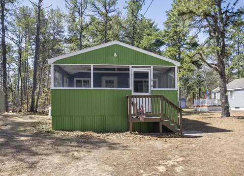 6 Log Cabin Ln, Waterboro, ME 04087