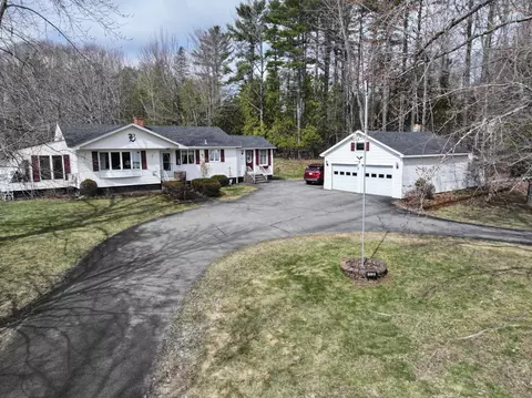 1522 Pushaw Rd, Glenburn, ME 04401