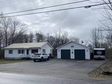 621 Lang Hill Rd, Palmyra, ME 04965