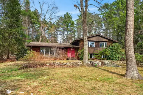 7 Brookside Dr, Falmouth, ME 04105