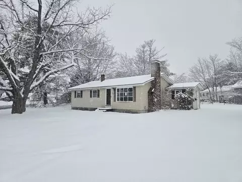 29 Hutchinson Dr, Augusta, ME 04330