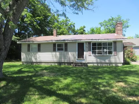 29 Hutchinson Dr, Augusta, ME 04330