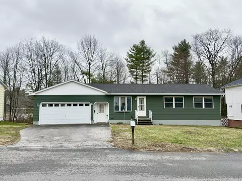 21 Mitchell St, Lewiston, ME 04240
