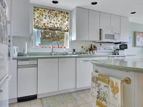 Kitchen - 553 Main St, Wayne, ME 04284 photo 3 of 4