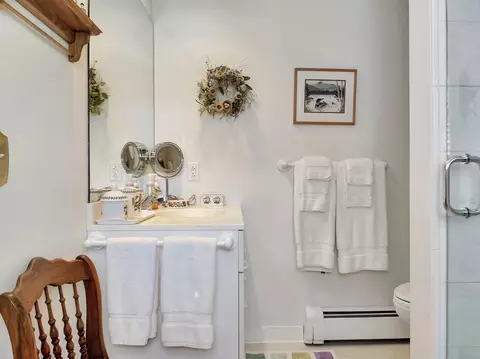 Bath - 553 Main St, Wayne, ME 04284 photo 5 of 6
