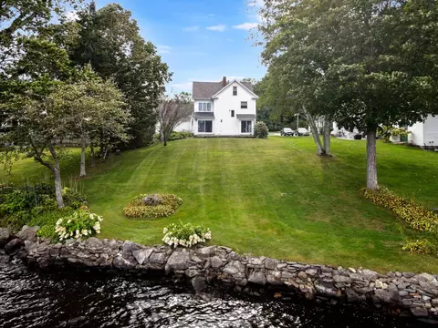 553 Main St, Wayne, ME 04284