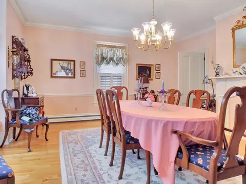 Dining - 553 Main St, Wayne, ME 04284 photo 3 of 4