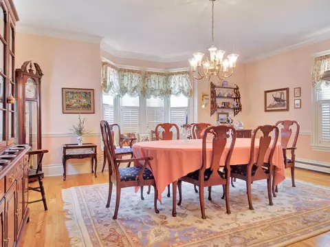 Dining - 553 Main St, Wayne, ME 04284 photo 1 of 4
