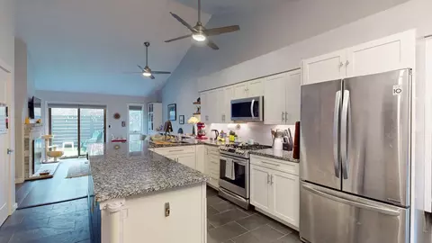 10 Hubbard Farms Rd #7, Orono, ME 04473