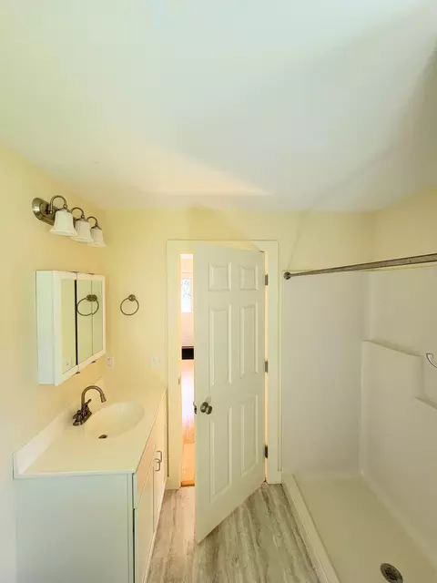 Bath - 83 Marsh Rd, Belfast, ME 04915 photo 1 of 4