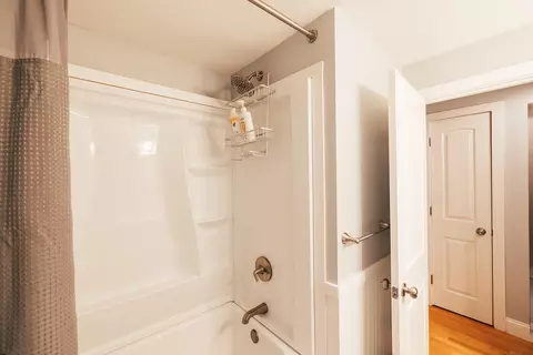 Bath - 8 Evergreen Dr, Freeport, ME 04032 photo 5 of 5