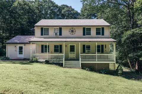 8 Evergreen Dr, Freeport, ME 04032