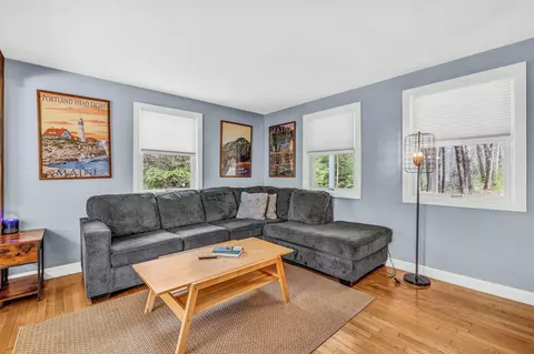 Living - 8 Evergreen Dr, Freeport, ME 04032 photo 2 of 2