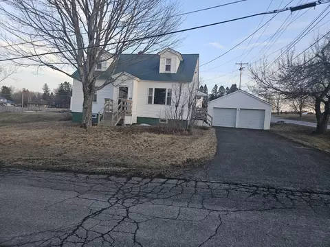 18 Vernon Ave, Limestone, ME 04750