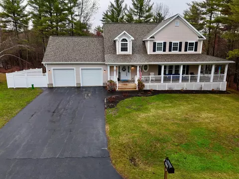 66 Emerald St, Wells, ME 04090