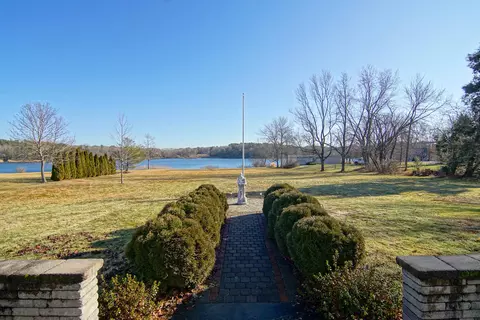 4 Spring Ln, Eliot, ME 03903