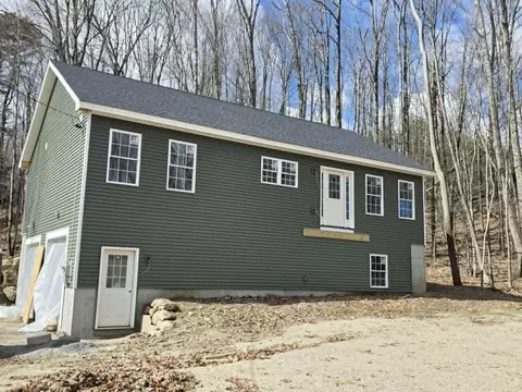 35 Pinewoods Rd, Lewiston, ME 04240