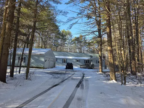 519 King St, Oxford, ME 04270