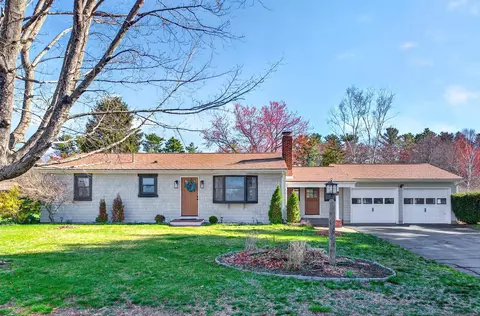 7 Lawn Ave, Cumberland, ME 04021
