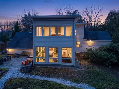 21 Johnson Rd, Falmouth, ME 04105