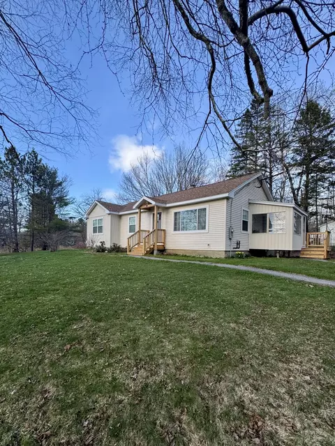 549 Hudson Rd, Glenburn, ME 04401