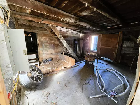 Entry Way - 662 Albion Rd, Unity, ME 04988 photo 2 of 2