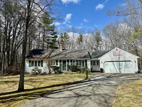 20 Locksmith Ln, Wells, ME 04090